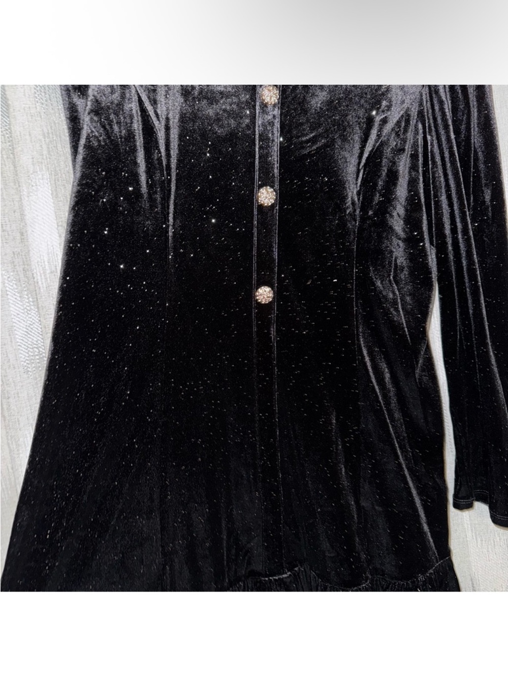 Elegant Black Velvet Button-Front Dress with Chain Belt - Picture 7 of 11